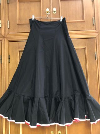 Falda flamenca negra con volantes