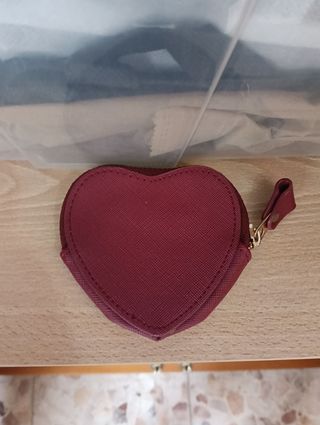 Monedero corazón Stradivarius rojo