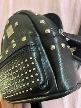 Mochila cuero negra tachuelas