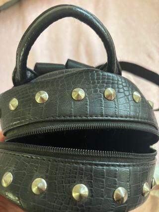 Mochila cuero negra tachuelas