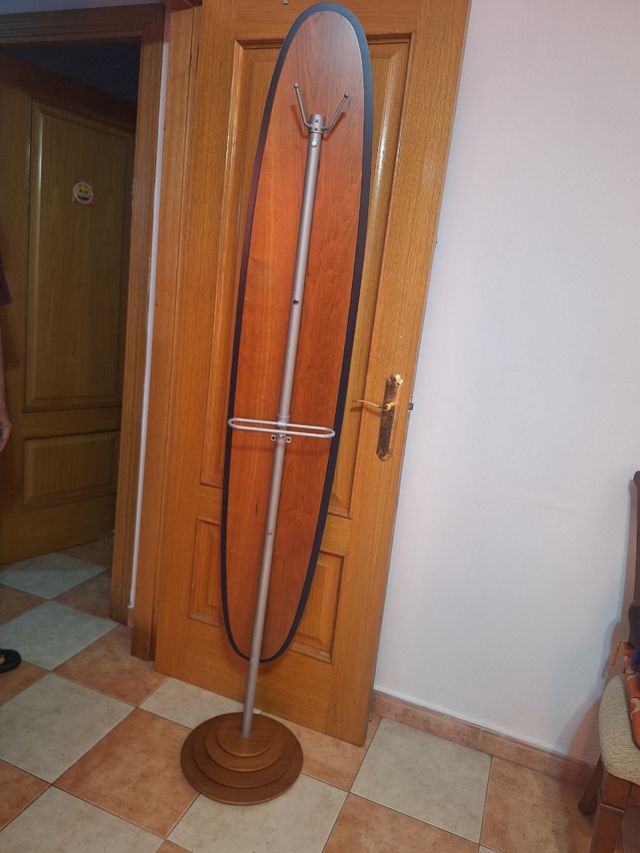 Espejo de pie ovalado con base redonda