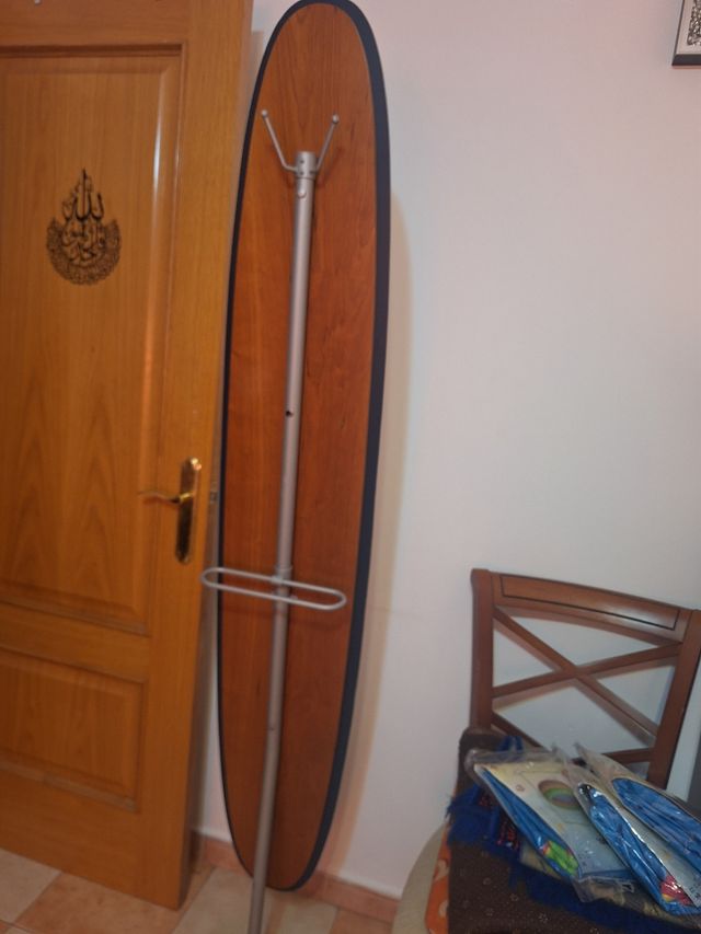 Espejo de pie ovalado con base redonda