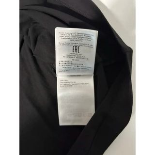 Moncler Negra etiquetas interiores, cortadas 