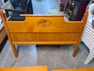 Mesillas de noche y cabecero de madera de pino