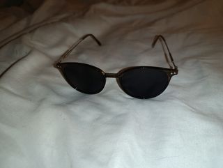 Gafas de sol negras y marrones