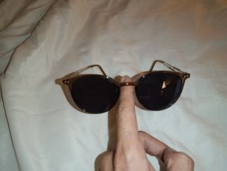 Gafas de sol negras y marrones
