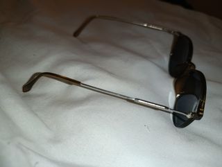 Gafas de sol negras y marrones