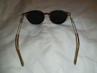 Gafas de sol negras y marrones