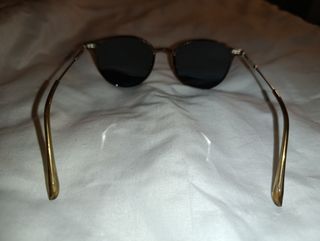 Gafas de sol negras y marrones