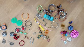 Lote de Bisutería: Pendientes, Pulseras y Anillos