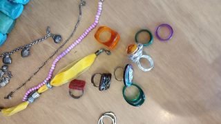 Lote de Bisutería: Pendientes, Pulseras y Anillos