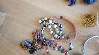 Lote de Bisutería: Pendientes, Pulseras y Anillos
