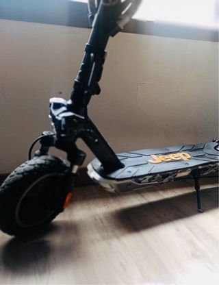 Patinete Jeep Negro y amarillo