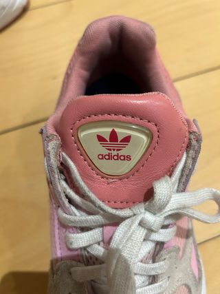 Zapatillas Adidas Falcon originales, color rosa.