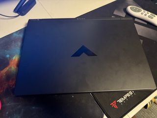 HP Victus 16-r1006ns Portátil Negro/Azul Marino