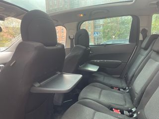 Peugeot 5008 2011