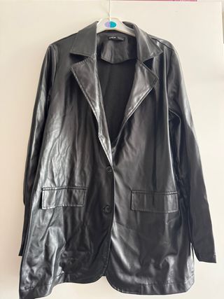 Blazer polipiel negra SHEIN