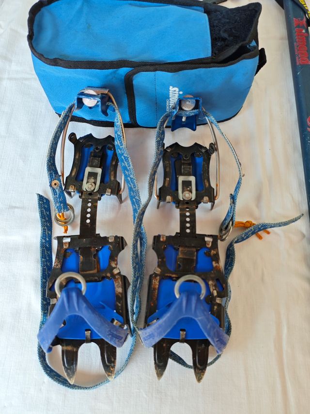 Piolet y crampones Simond
