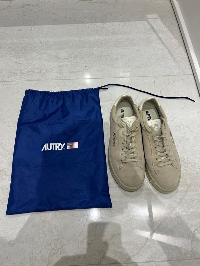 Zapatillas Autry chico beige