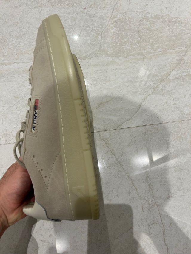 Zapatillas Autry chico beige