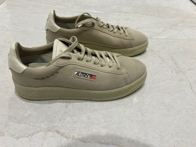 Zapatillas Autry chico beige