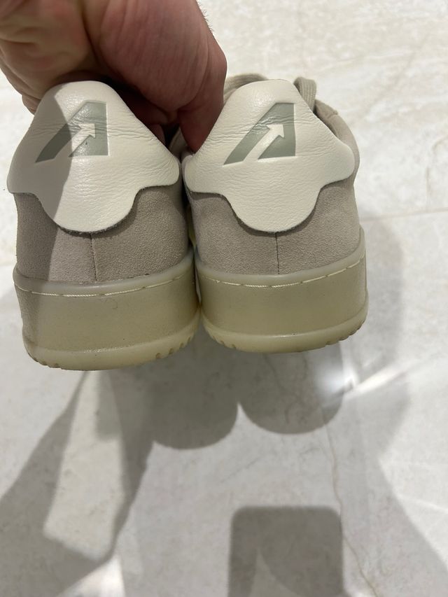 Zapatillas Autry chico beige