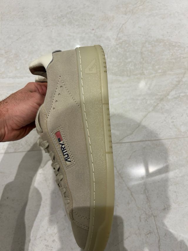 Zapatillas Autry chico beige