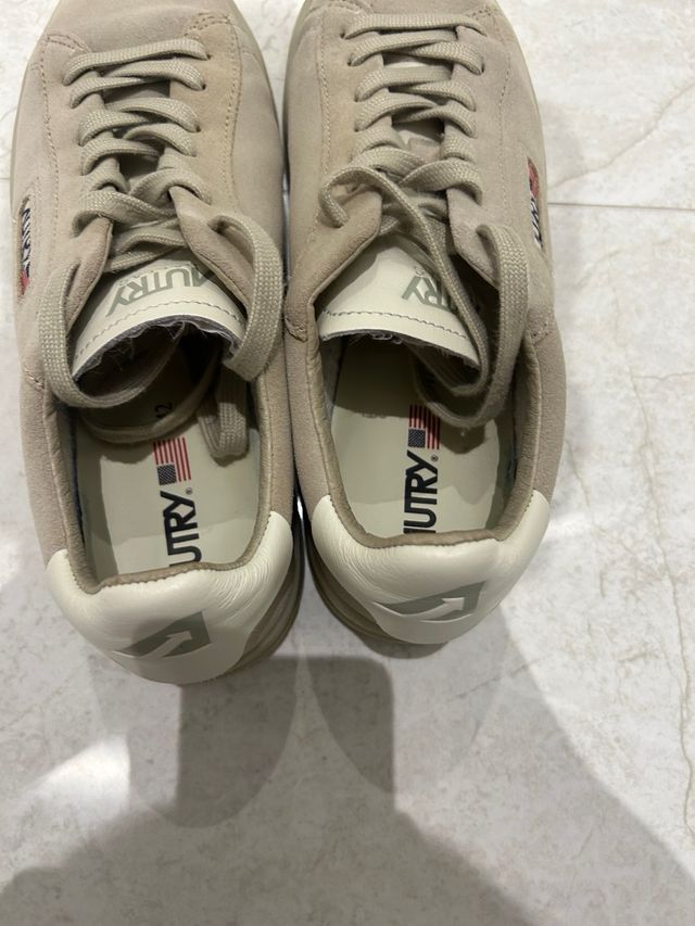 Zapatillas Autry chico beige