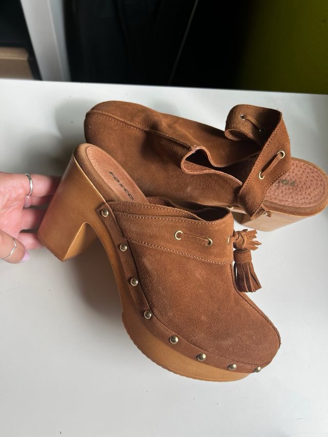 Zoccoli marroni in pelle