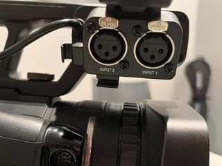 Videocámara JVC GY-HM150U