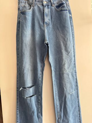 Pantalón vaquero desgastado