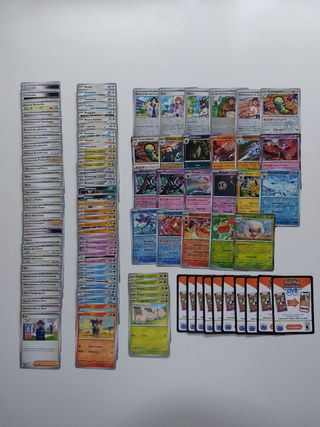 93 Carte Pokémon Evoluzioni Prismatiche + Omaggi