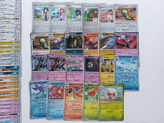 93 Carte Pokémon Evoluzioni Prismatiche + Omaggi