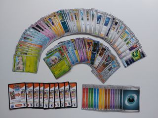 93 Carte Pokémon Evoluzioni Prismatiche + Omaggi