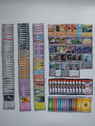 130 carte Pokémon Destino di Paldea + Omaggi