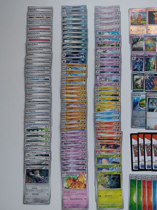 130 carte Pokémon Destino di Paldea + Omaggi