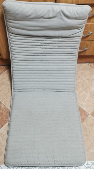 Cojínes sillón Ikea beige tela, 15 eur Grand y 10