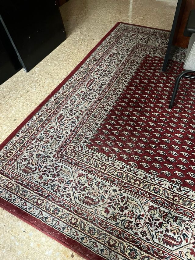 2 Alfombras estilo persas de tonos granates-beige