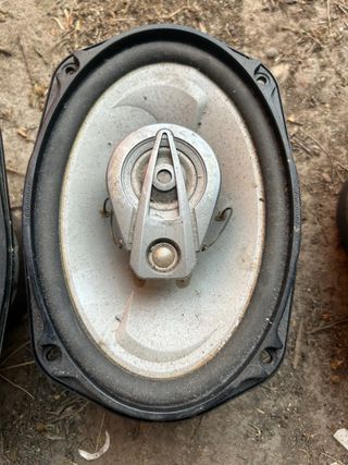 se venden dos parejas de altavoces 6x9