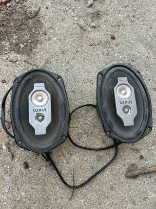 se venden dos parejas de altavoces 6x9