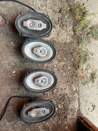 se venden dos parejas de altavoces 6x9