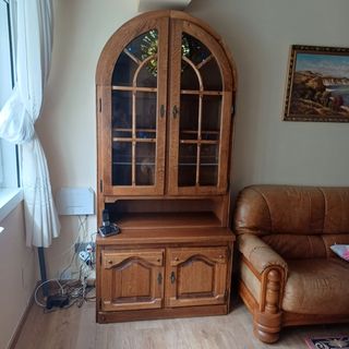 Vitrina de madera y cristal