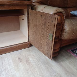 Vitrina de madera y cristal