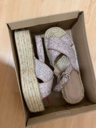 Sandalias Stradivarius rosas con glitter