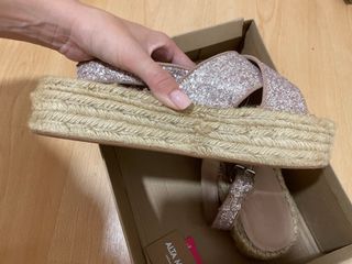 Sandalias Stradivarius rosas con glitter