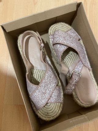Sandalias Stradivarius rosas con glitter