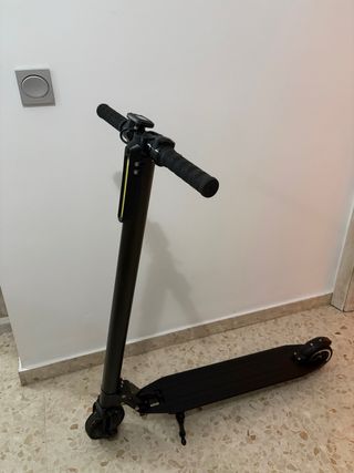 Patinete eléctrico para reparar batería