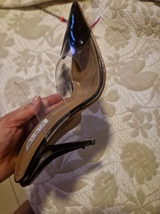 Tacones Alaïa Paris transparentes corazón negro