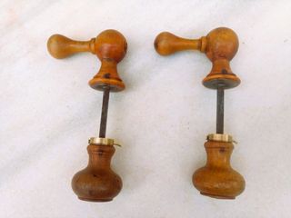 Manillas de madera antiguas