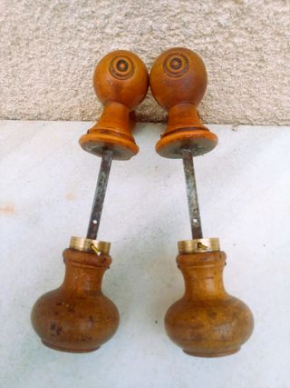 Manillas de madera antiguas